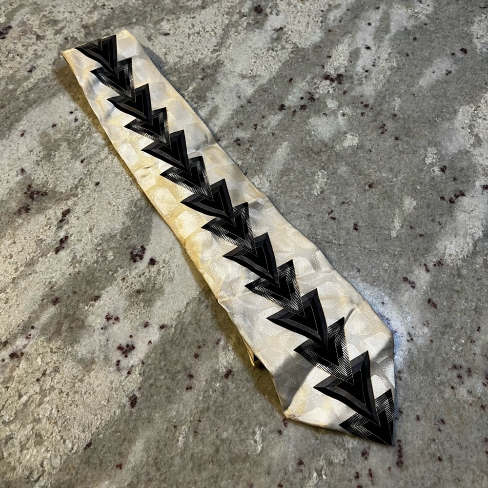 Ottimo Uomo Mens Silk Tie Geometric Art Deco Triangle‎ Cream Black Silver Italy